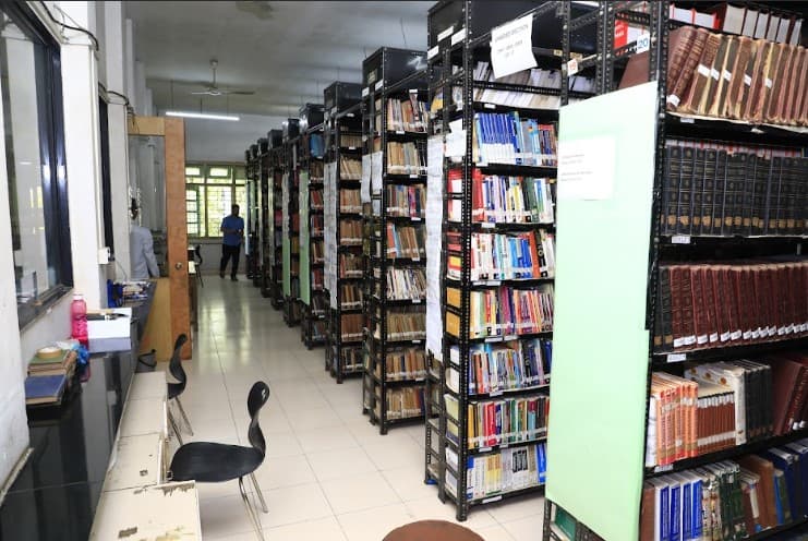 R.D. & S.H. National College And S.W.A. Science College Mumbai Library photo 2